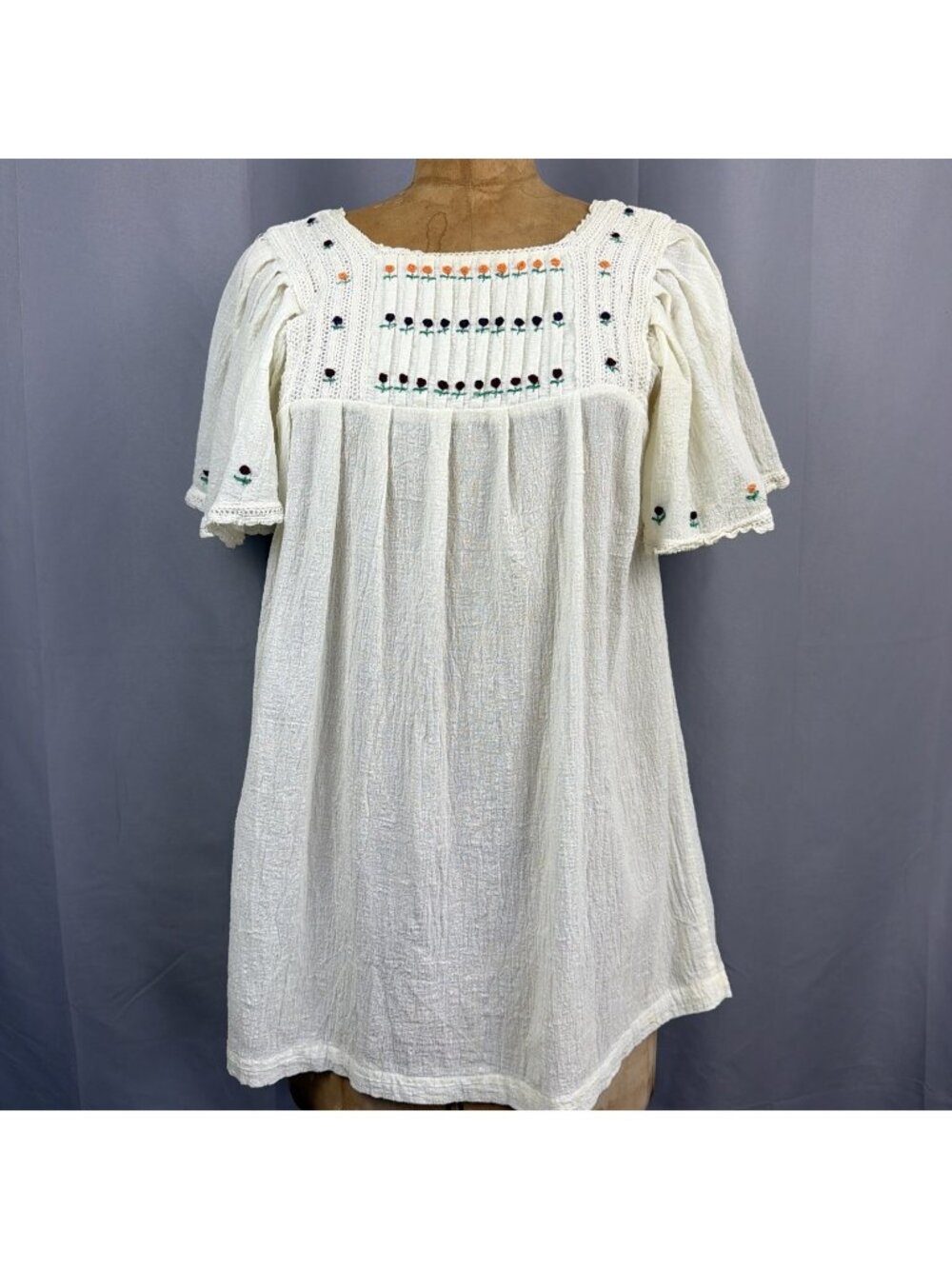 Vintage 70s Cotton Muslin Flower Embroidered Tunic Top F.A. Chata Hippy Boho M